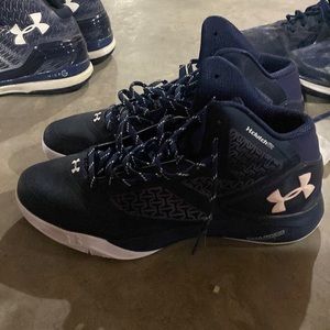Mens basketball shoes